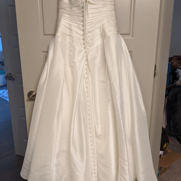 Used Wedding Dress - Picture 2 of 6